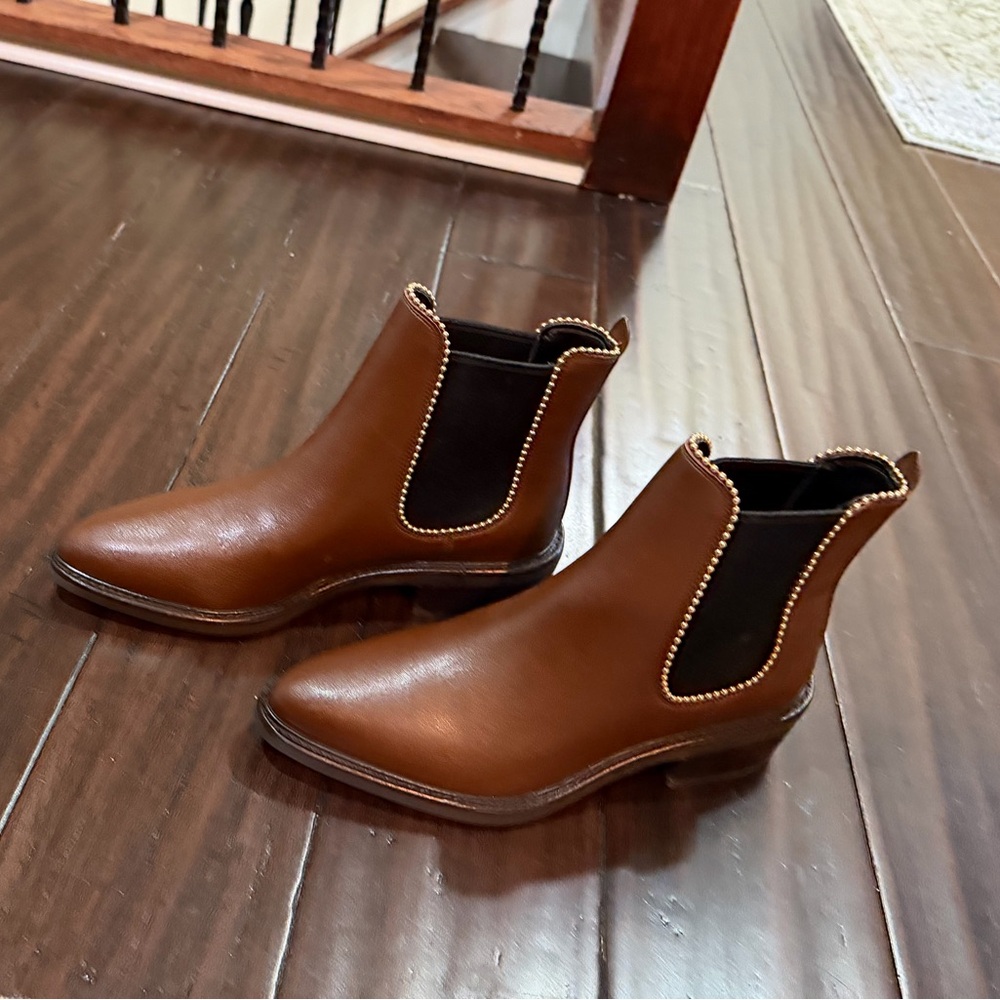 Coach Bowery leather Chelsea boots featuring a beaded chain 7.5 NEW w/o box - Picture 6 of 11